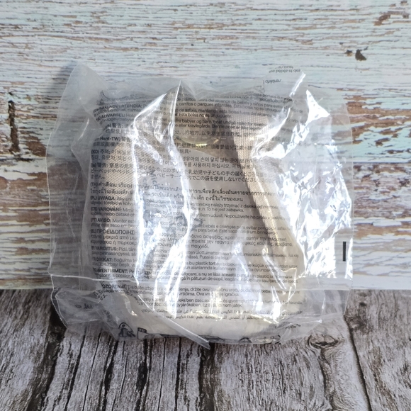 *NWT* LULULEMON Everywhere Nano Backpack Plush Fleece Mini Pouch, Color - Ivory - Picture 5 of 7